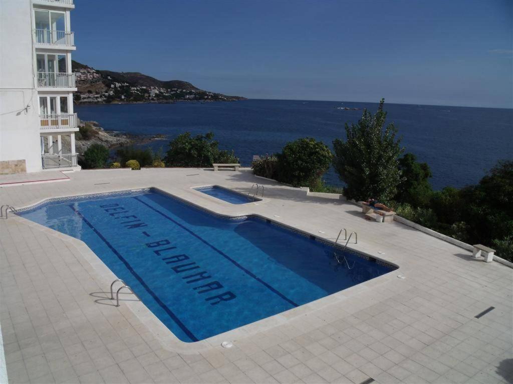 Acogedor Atico Con Piscina Y Vistas Al Mar Roses Exterior foto